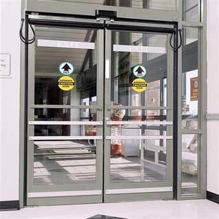 ایلومینیم کی دکان کے سامنے والے دروازے